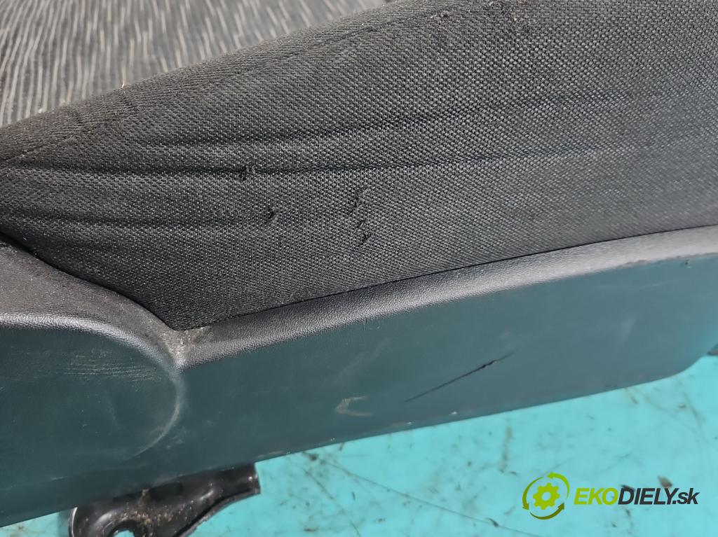 Kia Ceed I 2006-2012 1.4 16V 105 hp manual 77 kW 1396 cm3 3- Sedadlo pravý  (Sedadlo)