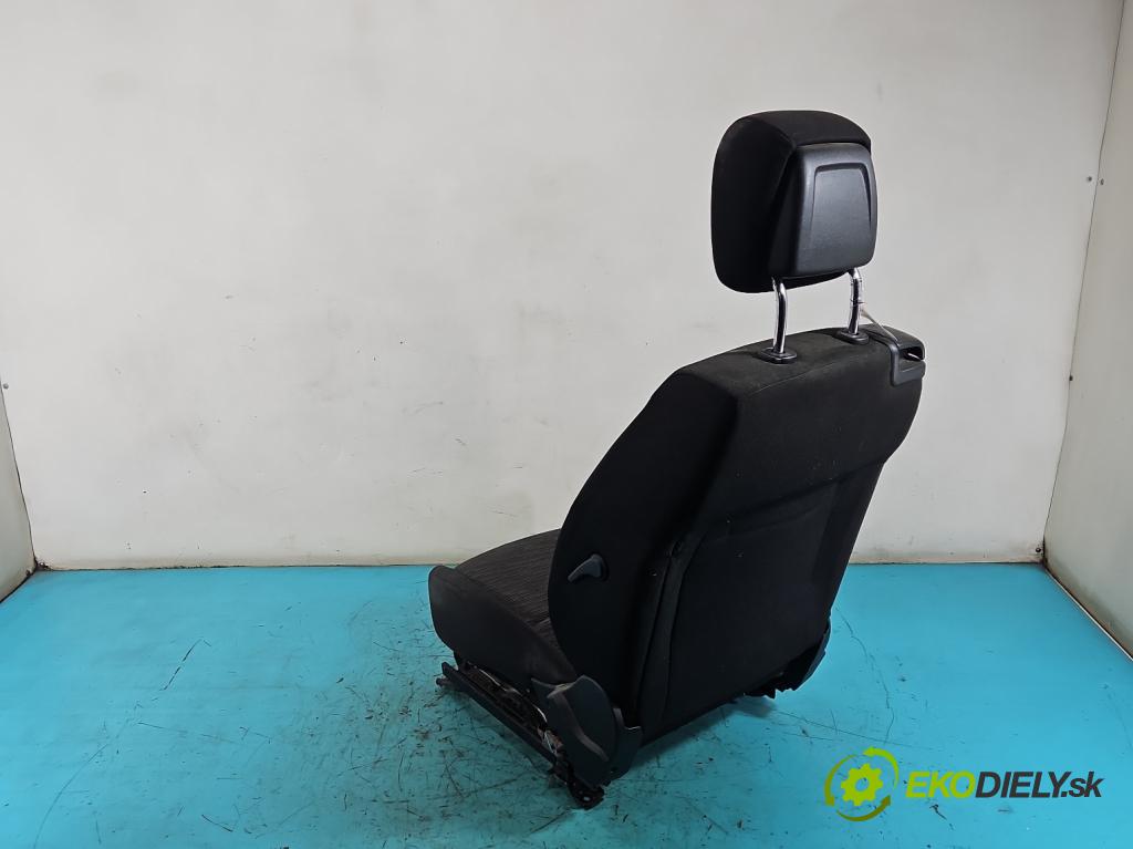 Kia Ceed I 2006-2012 1.4 16V 105 hp manual 77 kW 1396 cm3 3- Sedadlo pravý  (Sedadlo)