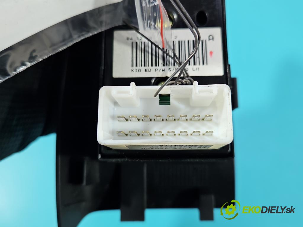 Kia Ceed I 2006-2012 1.4 16V 105 HP manual 77 kW 1396 cm3 3- prepínač okien spätných zrkadiel 803B06402087