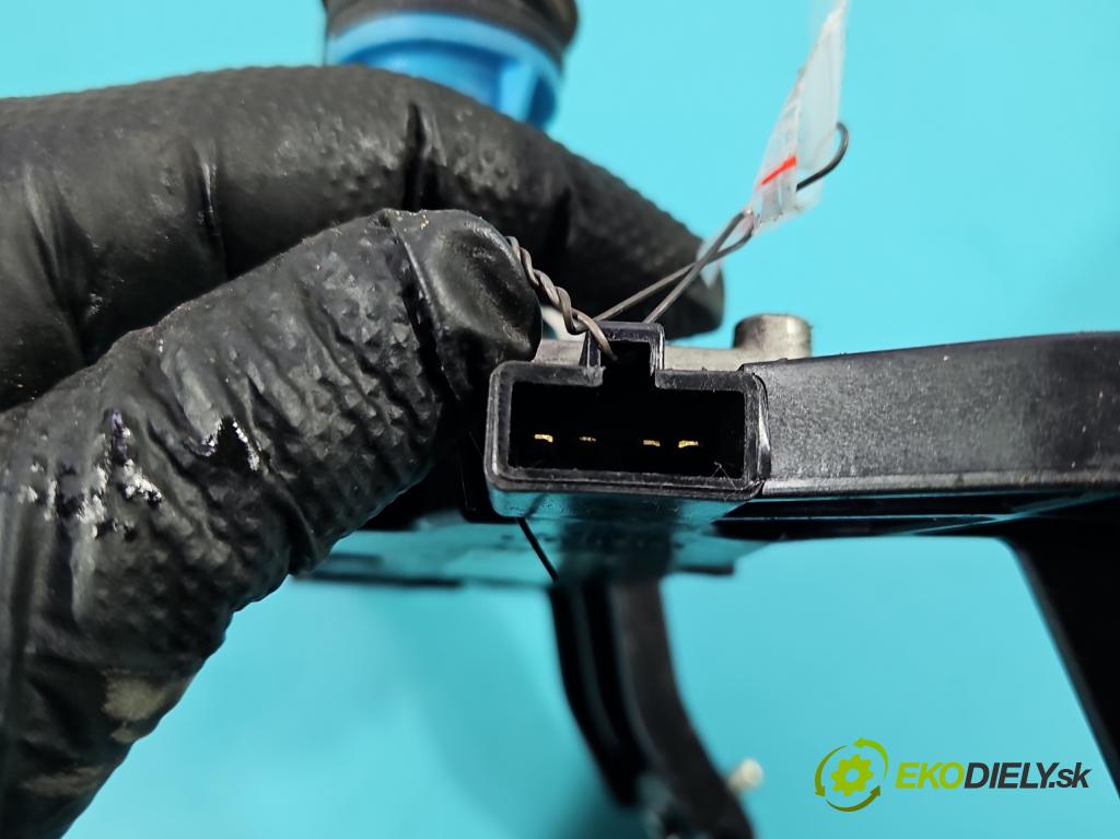 Kia Ceed I 2006-2012 1.4 16V 105 HP manual 77 kW 1396 cm3 3- motor stieračov zadné 98700-1H300