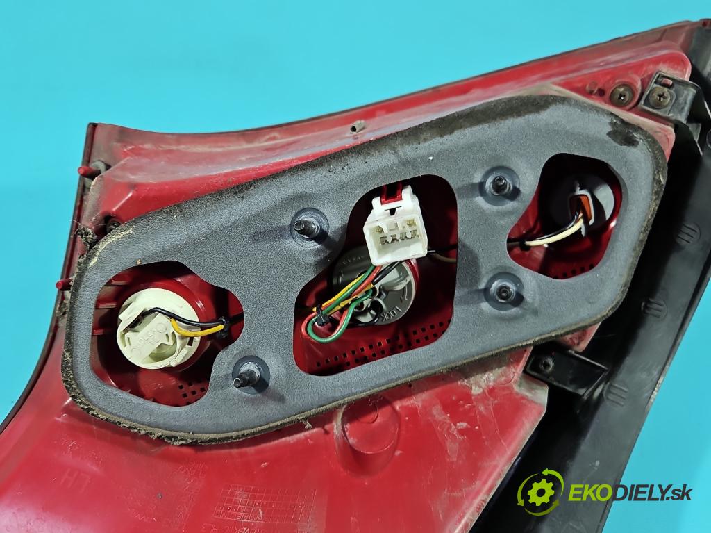 Kia Ceed I 2006-2012 1.4 16V 105 HP manual 77 kW 1396 cm3 3- svetlo / reflektor zadné ľavé 009735-01 (Kľučka dverí ostatné)