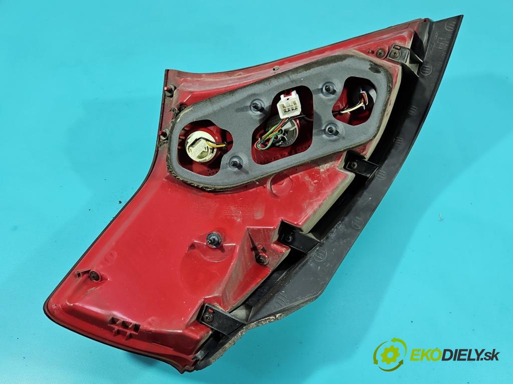 Kia Ceed I 2006-2012 1.4 16V 105 HP manual 77 kW 1396 cm3 3- svetlo / reflektor zadné ľavé 009735-01 (Kľučka dverí ostatné)