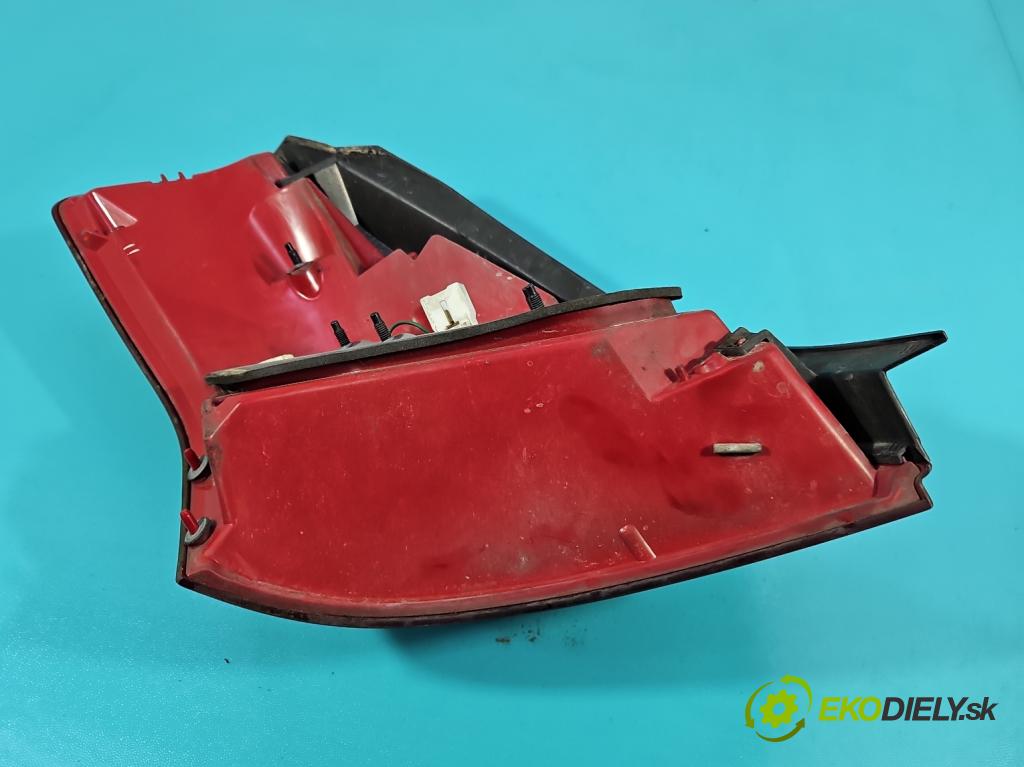 Kia Ceed I 2006-2012 1.4 16V 105 hp manual 77 kW 1396 cm3 3- světlo zadní pravé  (Klika dveří ostatní)