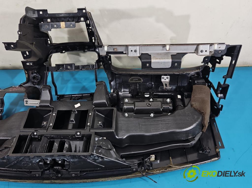 Kia Ceed I 2006-2012 1.4 16V 105 hp manual 77 kW 1396 cm3 3- kokpit,přistrojova deska