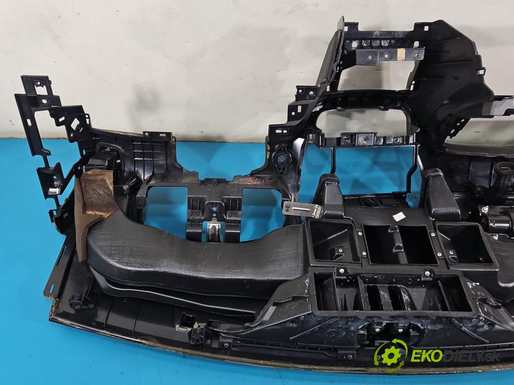 Kia Ceed I 2006-2012 1.4 16V 105 hp manual 77 kW 1396 cm3 3- kokpit,přistrojova deska