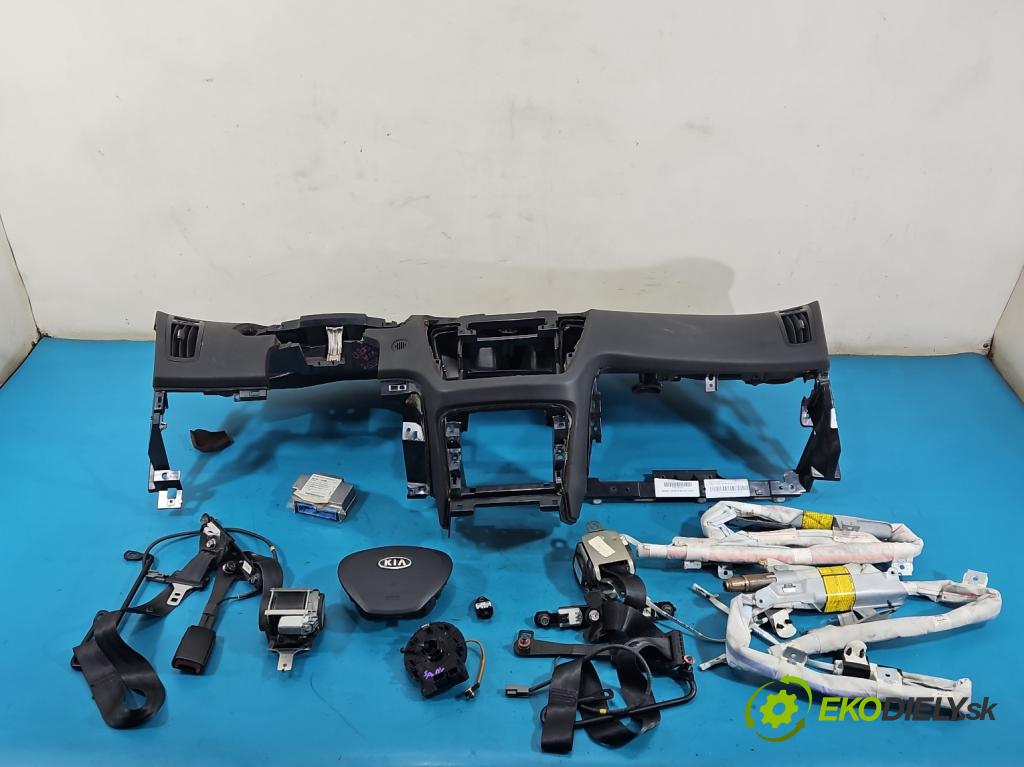 Kia Ceed I 2006-2012 1.4 16V 105 hp manual 77 kW 1396 cm3 3- kokpit,přistrojova deska