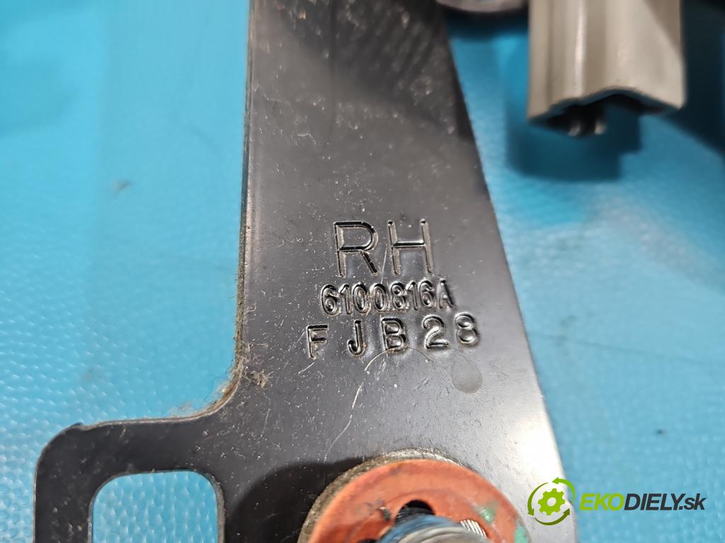 Kia Ceed I 2006-2012 1.4 16V 105 hp manual 77 kW 1396 cm3 3- kokpit,přistrojova deska