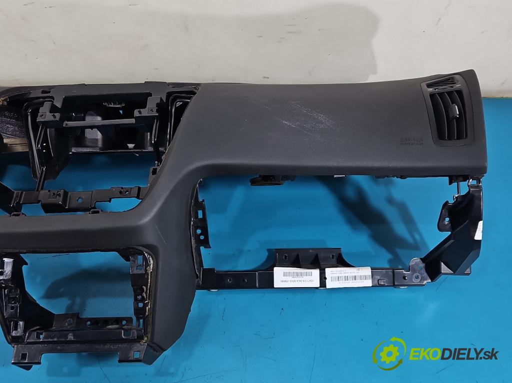 Kia Ceed I 2006-2012 1.4 16V 105 hp manual 77 kW 1396 cm3 3- kokpit,přistrojova deska