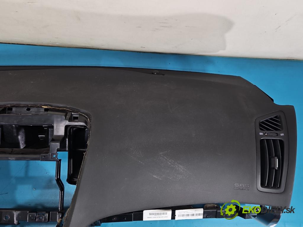 Kia Ceed I 2006-2012 1.4 16V 105 hp manual 77 kW 1396 cm3 3- kokpit,přistrojova deska