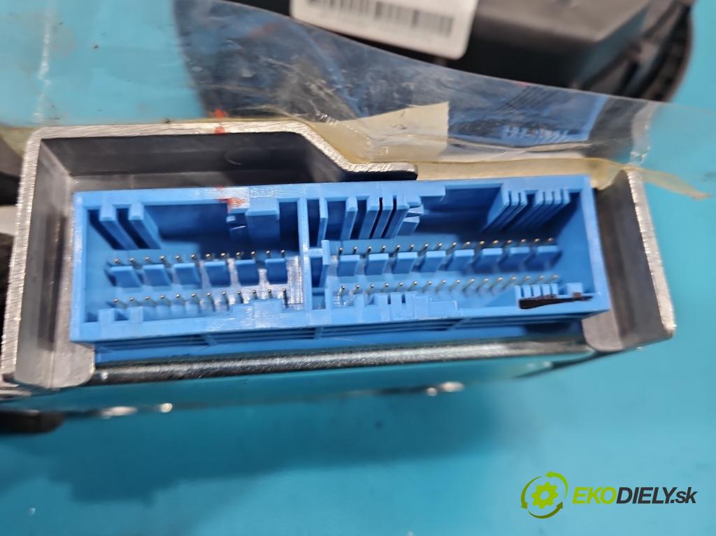 Kia Ceed I 2006-2012 1.4 16V 105 hp manual 77 kW 1396 cm3 3- kokpit,přistrojova deska