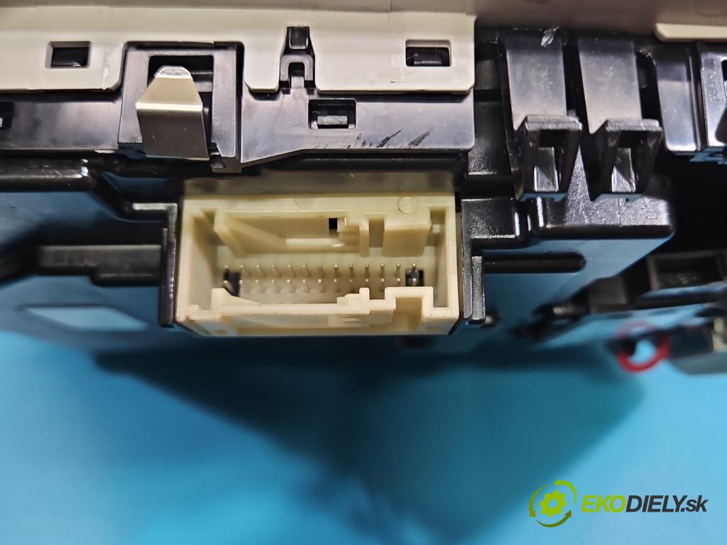 Skoda Superb IV 2023- 2.0 TDI 150 HP automatic 110 kW 1968 cm3 5- svetlo / reflektor interiéra 5Q0951172C