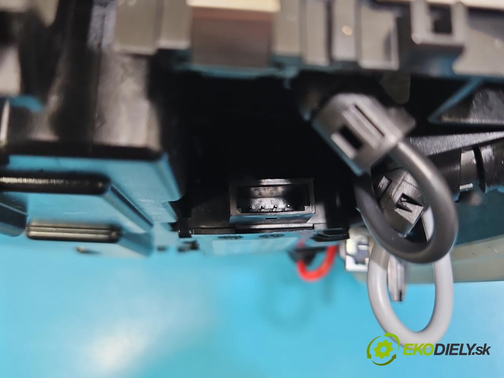 Skoda Superb IV 2023- 2.0 TDI 150 HP automatic 110 kW 1968 cm3 5- svetlo / reflektor interiéra 5Q0951172C