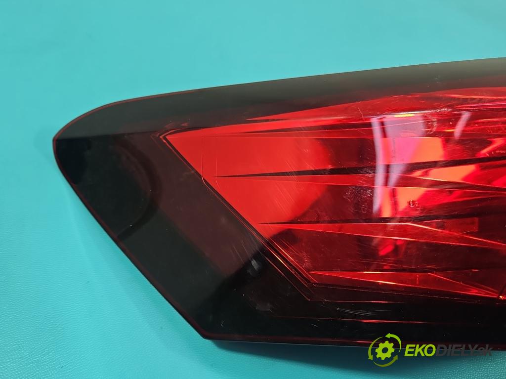 Skoda Superb IV 2023- 2.0 TDI 150 HP automatic 110 kW 1968 cm3 5- svetlo / reflektor zadné ľavé 3P0945095 (Kľučka dverí ostatné)