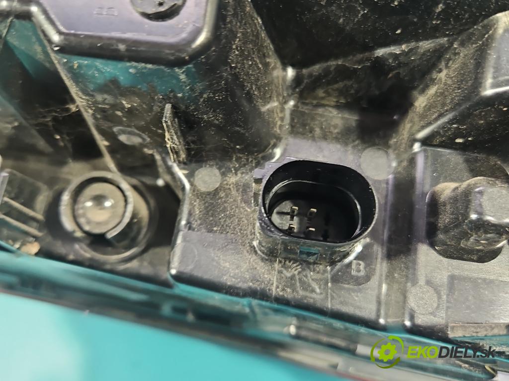 Skoda Superb IV 2023- 2.0 TDI 150 HP automatic 110 kW 1968 cm3 5- svetlo / reflektor zadné ľavé 3P0945095 (Kľučka dverí ostatné)