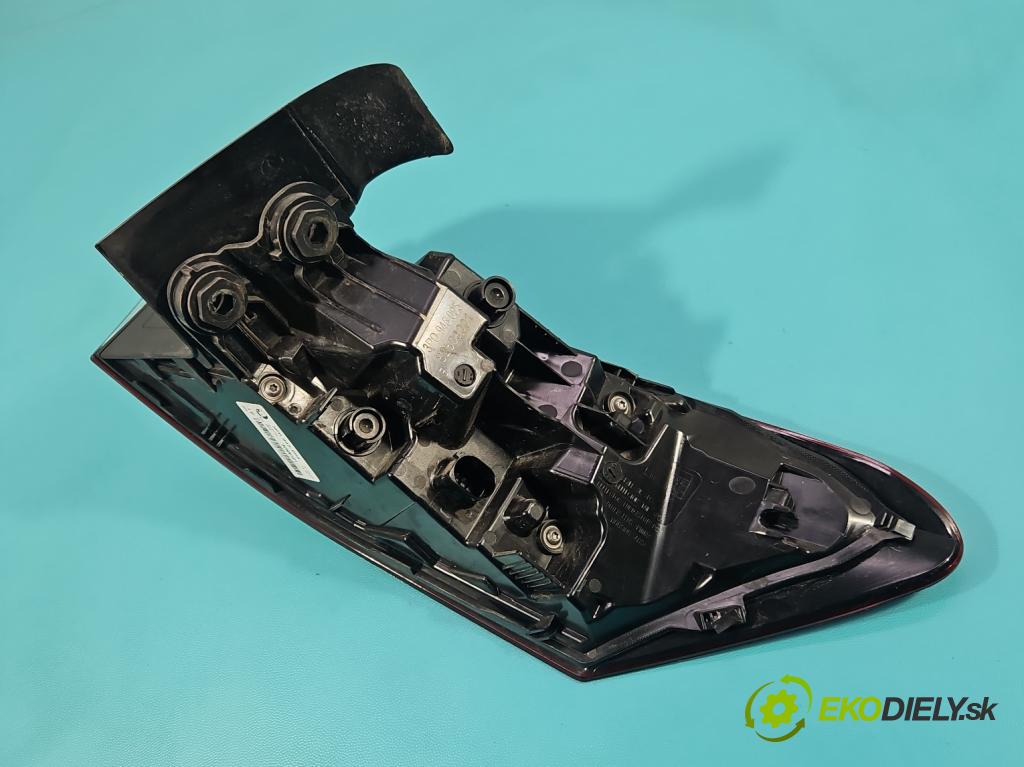 Skoda Superb IV 2023- 2.0 TDI 150 HP automatic 110 kW 1968 cm3 5- svetlo / reflektor zadné ľavé 3P0945095 (Kľučka dverí ostatné)