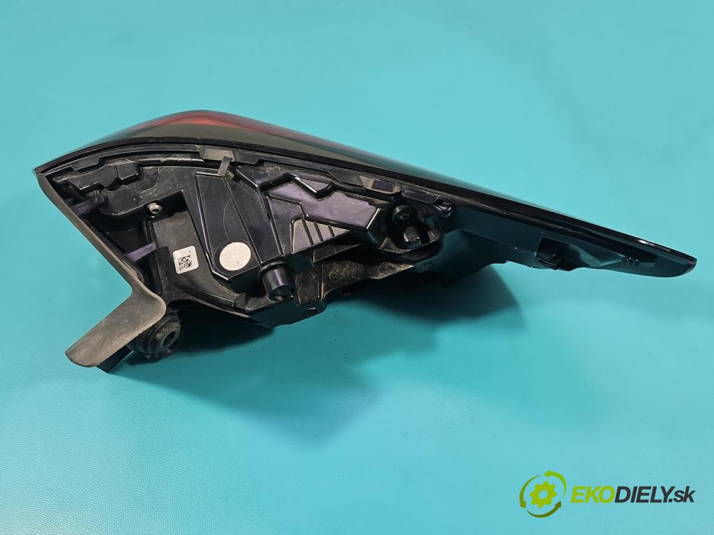 Skoda Superb IV 2023- 2.0 TDI 150 HP automatic 110 kW 1968 cm3 5- svetlo / reflektor zadné ľavé 3P0945095 (Kľučka dverí ostatné)
