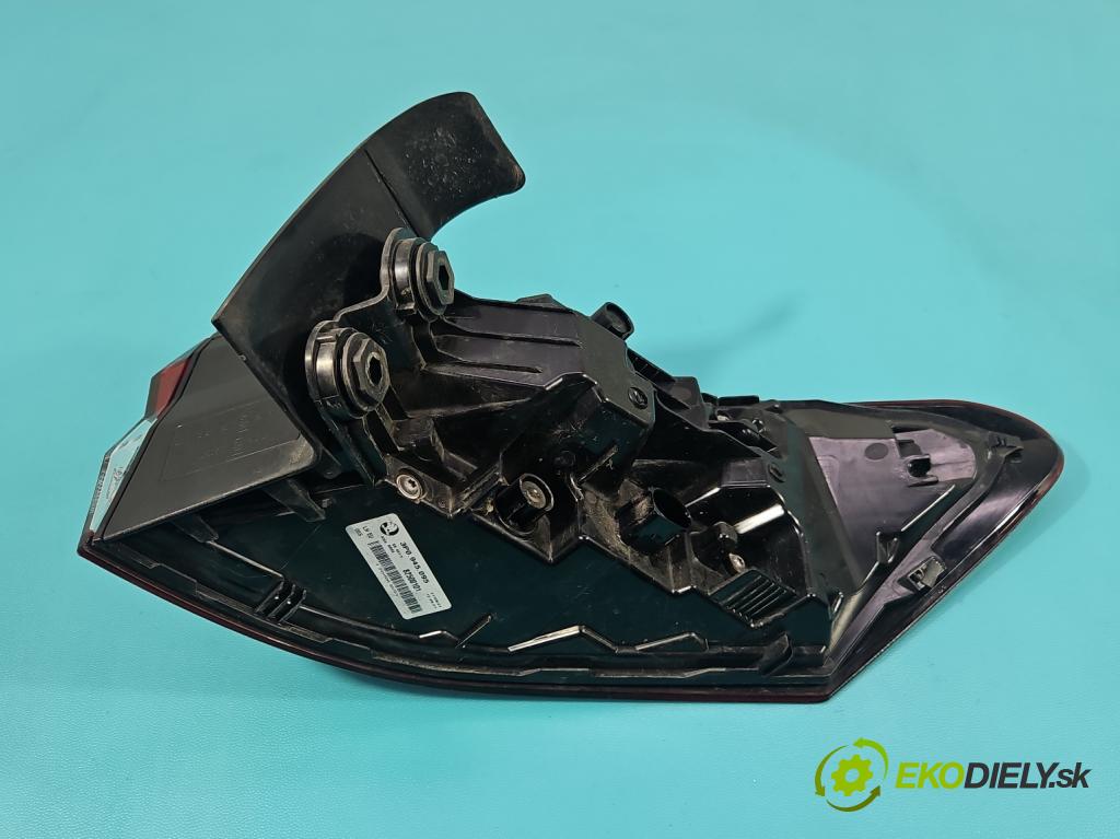 Skoda Superb IV 2023- 2.0 TDI 150 HP automatic 110 kW 1968 cm3 5- svetlo / reflektor zadné ľavé 3P0945095 (Kľučka dverí ostatné)