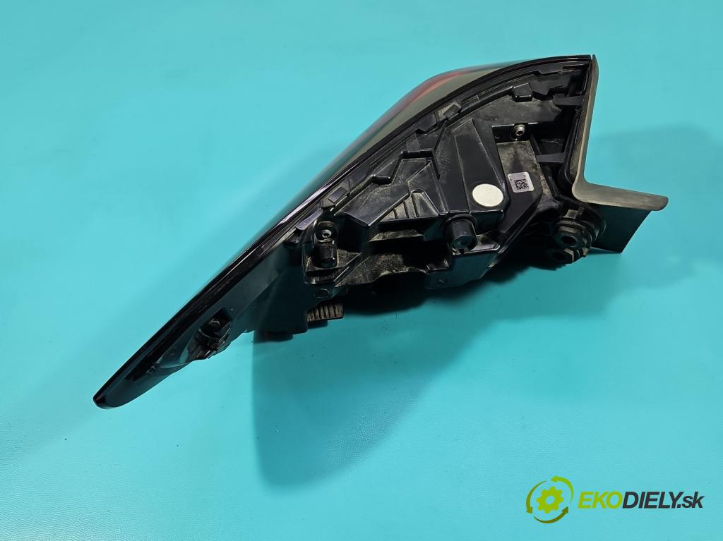 Skoda Superb IV 2023- 2.0 TDI 150 HP automatic 110 kW 1968 cm3 5- svetlo / reflektor zadné pravé 3P0945096 (Kľučka dverí ostatné)