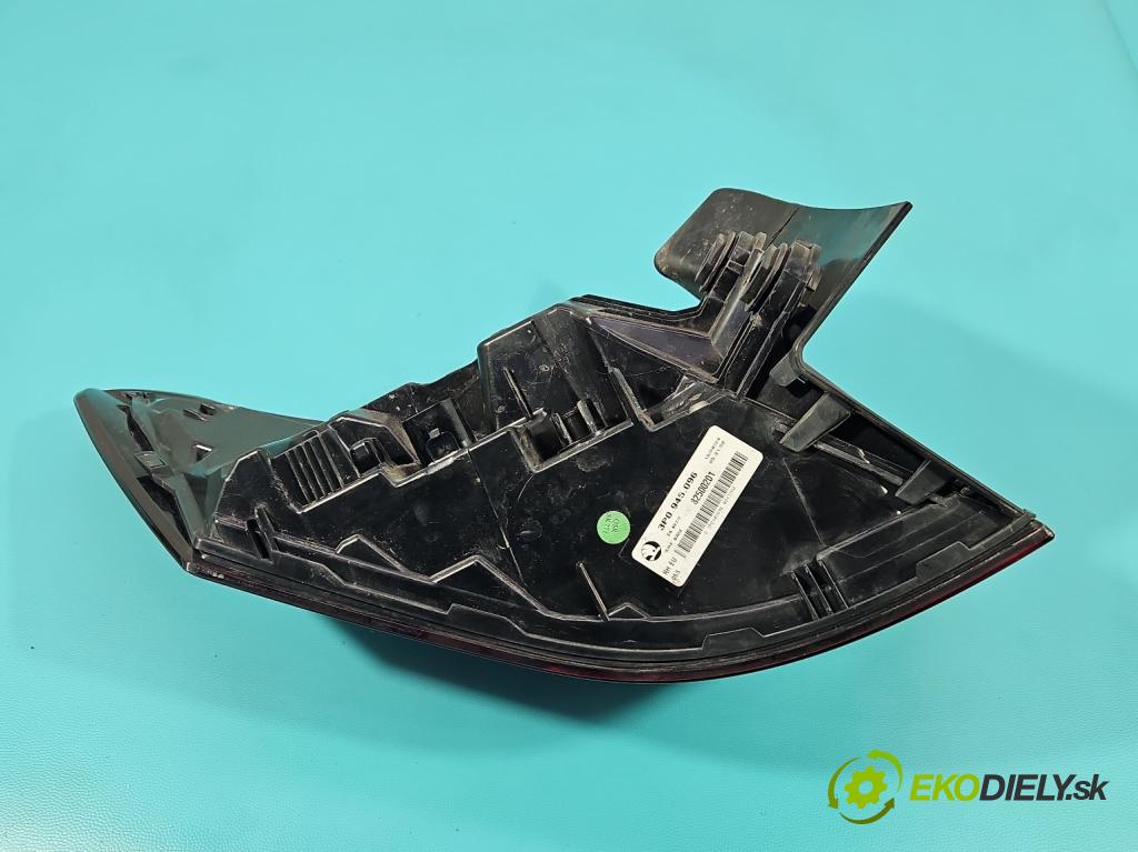 Skoda Superb IV 2023- 2.0 TDI 150 HP automatic 110 kW 1968 cm3 5- svetlo / reflektor zadné pravé 3P0945096 (Kľučka dverí ostatné)