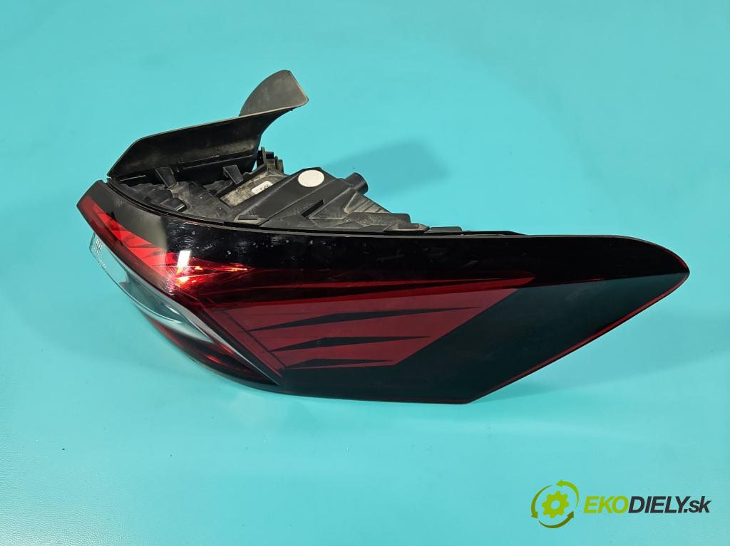 Skoda Superb IV 2023- 2.0 TDI 150 HP automatic 110 kW 1968 cm3 5- svetlo / reflektor zadné pravé 3P0945096 (Kľučka dverí ostatné)