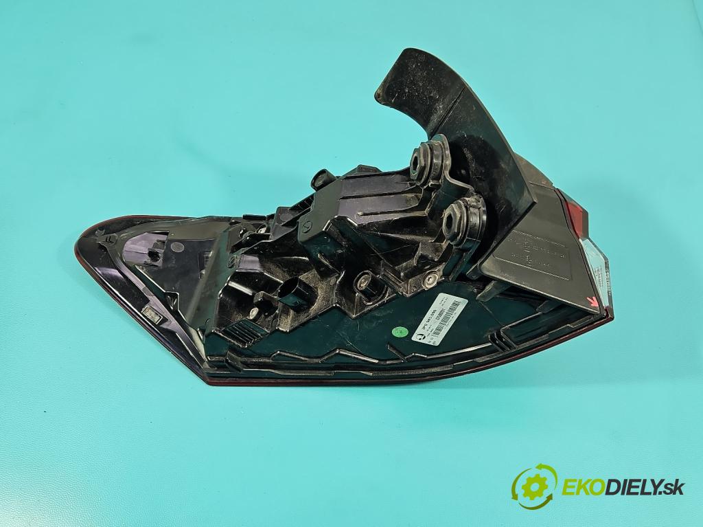 Skoda Superb IV 2023- 2.0 TDI 150 HP automatic 110 kW 1968 cm3 5- svetlo / reflektor zadné pravé 3P0945096 (Kľučka dverí ostatné)