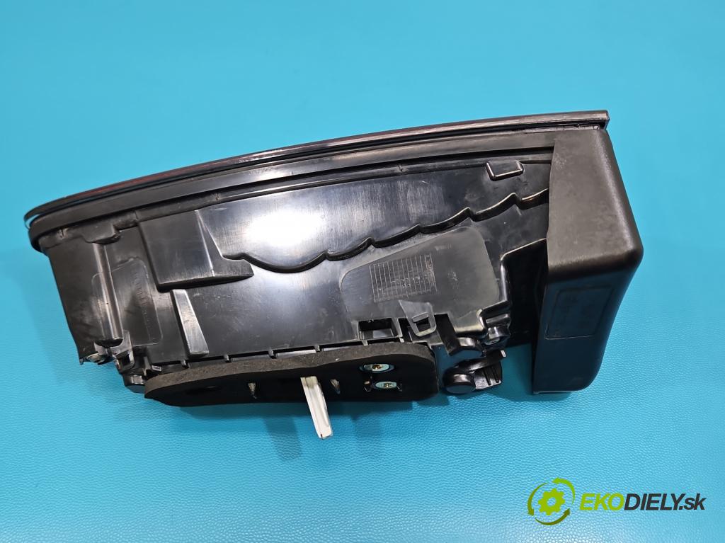 Skoda Superb IV 2023- 2.0 TDI 150 HP automatic 110 kW 1968 cm3 5- svetlo / reflektor zadné pravé 3P0945094 (Kľučka dverí ostatné)