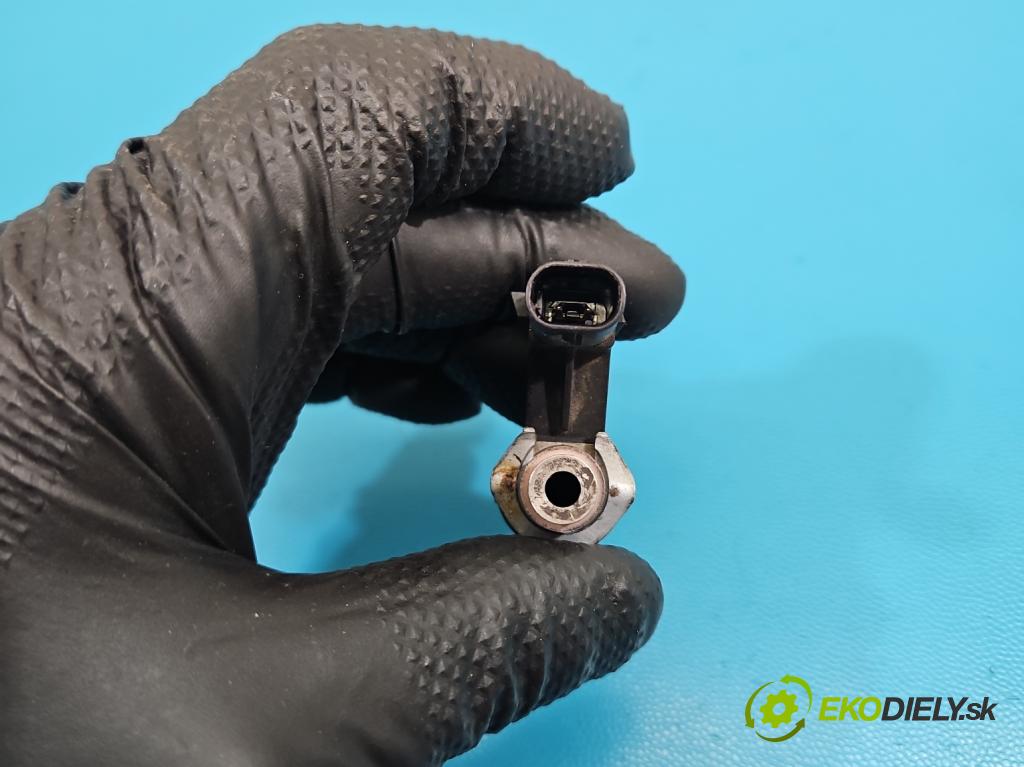 Skoda Rapid 2012-2019 1.2 TSI 86 HP manual 63 kW 1197 cm3 5- vstrek 03F906036B (Vstrekovač paliva)