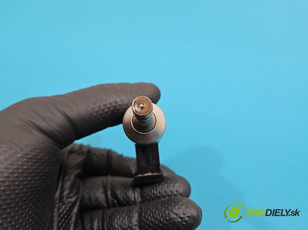 Skoda Rapid 2012-2019 1.2 TSI 86 HP manual 63 kW 1197 cm3 5- vstrek 03F906036B (Vstrekovač paliva)