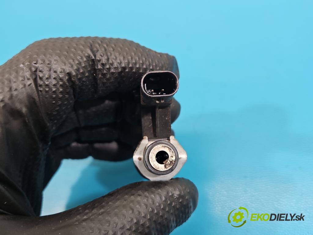 Skoda Rapid 2012-2019 1.2 TSI 86 HP manual 63 kW 1197 cm3 5- vstrek 03F906036B (Vstrekovač paliva)