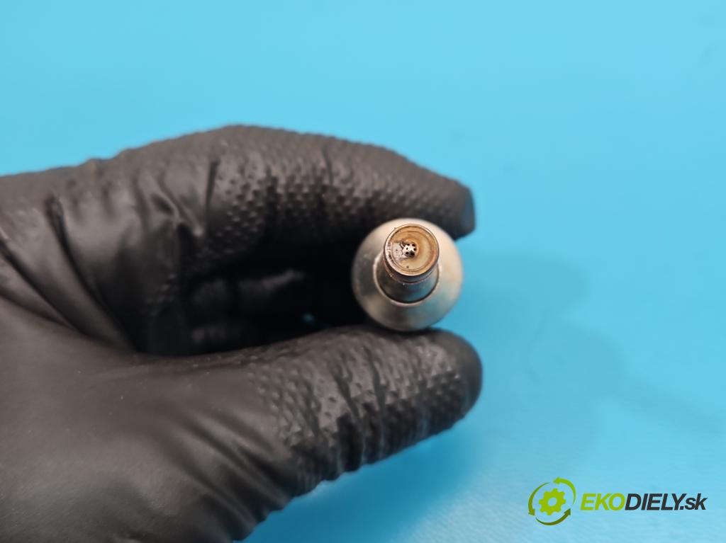 Skoda Rapid 2012-2019 1.2 TSI 86 HP manual 63 kW 1197 cm3 5- vstrek 03F906036B (Vstrekovač paliva)