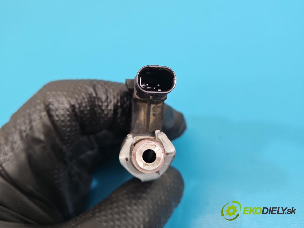 Skoda Rapid 2012-2019 1.2 TSI 86 HP manual 63 kW 1197 cm3 5- vstrek 03F906036B (Vstrekovač paliva)