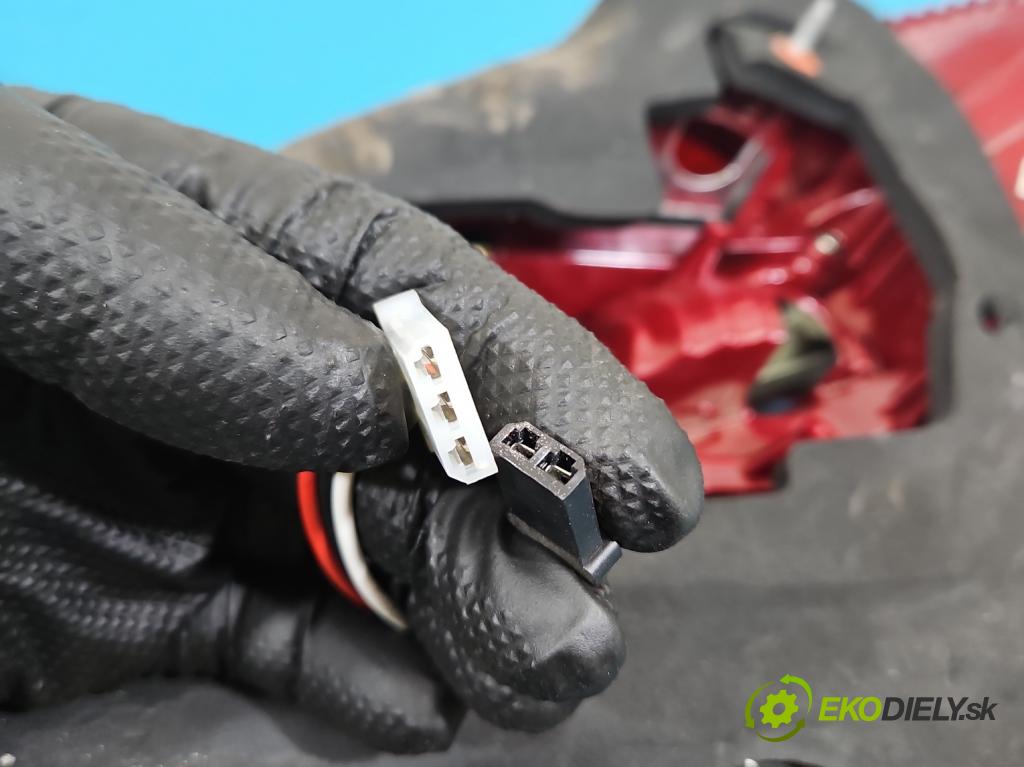 Mercedes S W221 2005-2013 3.5 V6 272 HP automatic 200 kW 3498 cm3 4- svetlo / reflektor zadné ľavé  (Kľučka dverí ostatné)