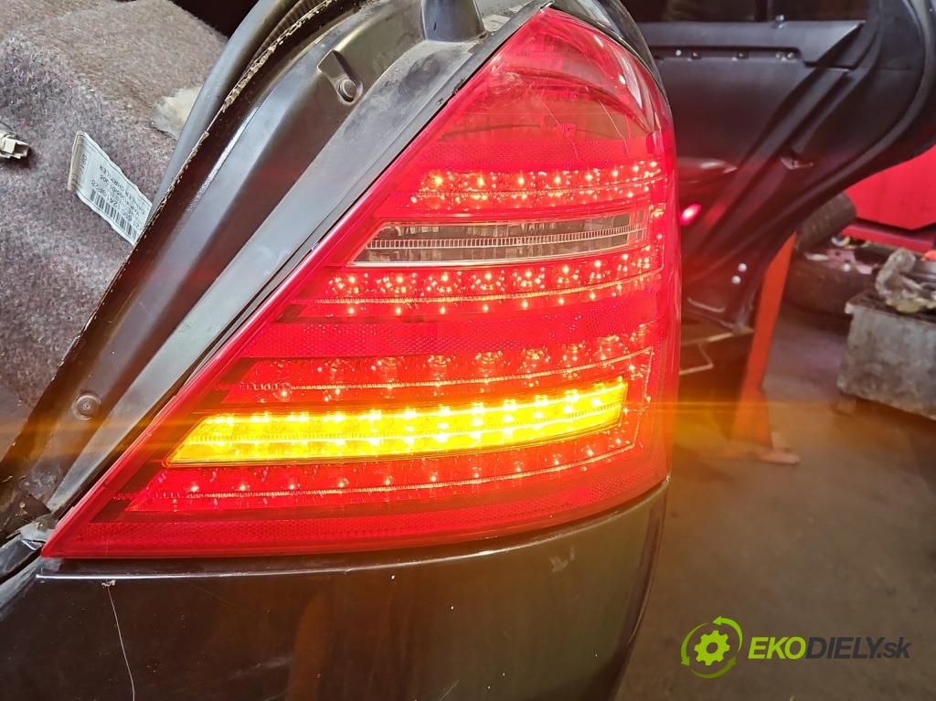 Mercedes S W221 2005-2013 3.5 V6 272 HP automatic 200 kW 3498 cm3 4- svetlo / reflektor zadné pravé  (Kľučka dverí ostatné)