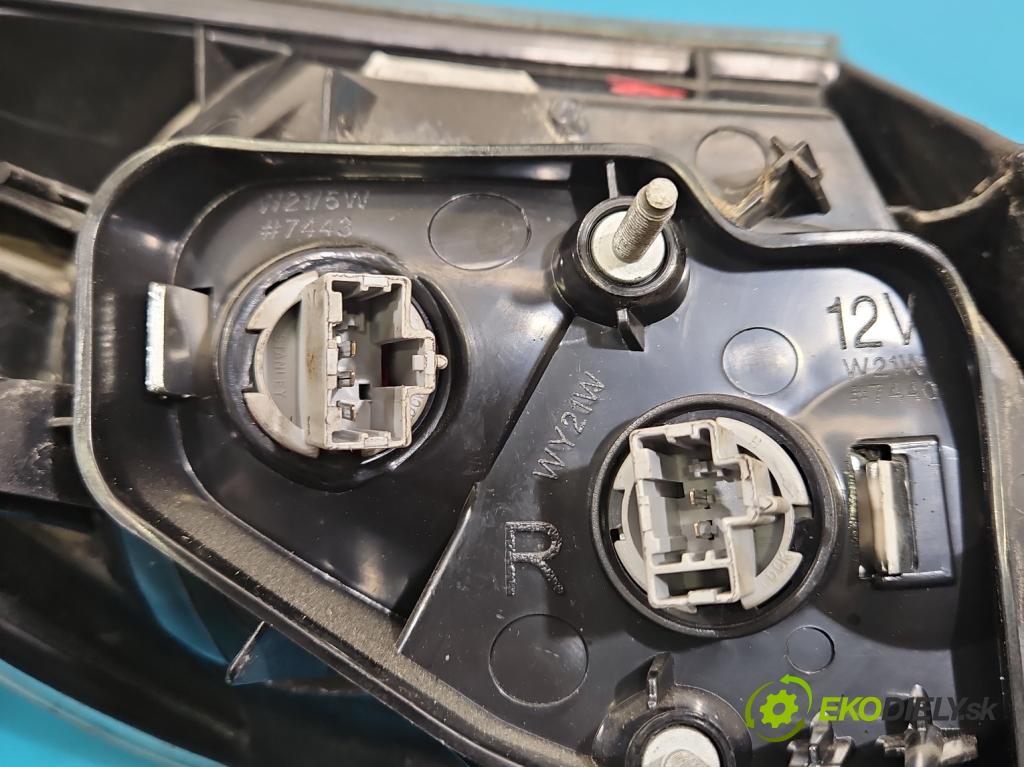 Mazda 3 I BK 2003-2009 1.6 citd 109 HP manual 80 kW 1560 cm3 5- svetlo / reflektor zadné pravé  (Kľučka dverí ostatné)