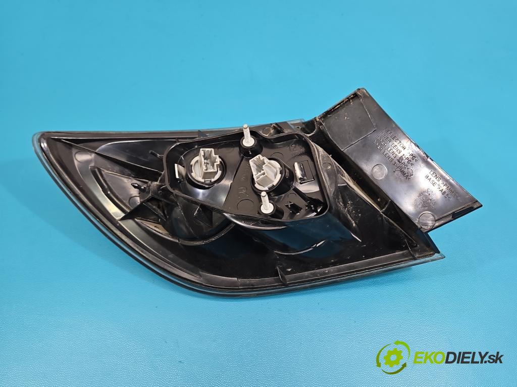 Mazda 3 I BK 2003-2009 1.6 citd 109 HP manual 80 kW 1560 cm3 5- svetlo / reflektor zadné pravé  (Kľučka dverí ostatné)