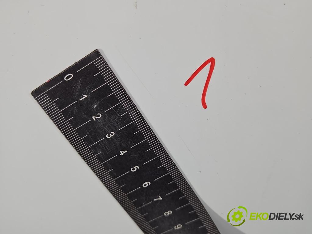 Vw Golf VII 2012-2020 1.2 TSI 86 HP manual 63 kW 1197 cm3 5- dvere predné pravé  (Kľučka dverí ostatné)