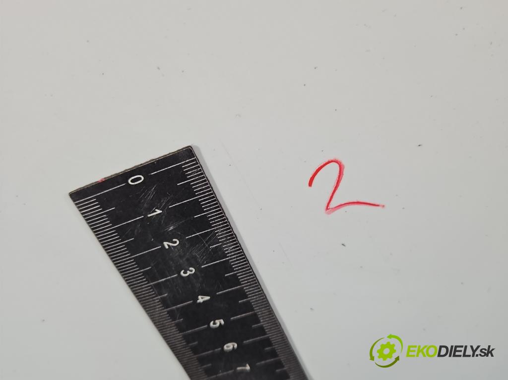 Vw Golf VII 2012-2020 1.2 TSI 86 HP manual 63 kW 1197 cm3 5- dvere predné pravé  (Kľučka dverí ostatné)