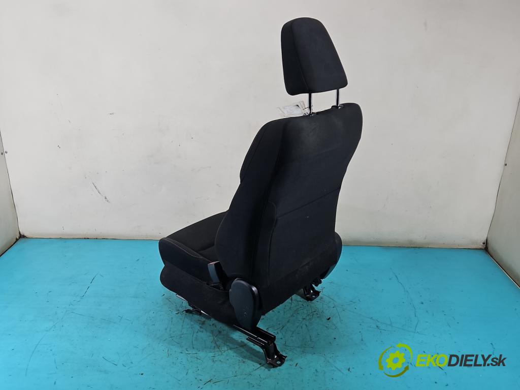 Toyota Rav4 IV 2013-2018 2.0 D4D 124hp manual 91 kW 1998 cm3 5- Sedačka pravý  (Sedadlo)