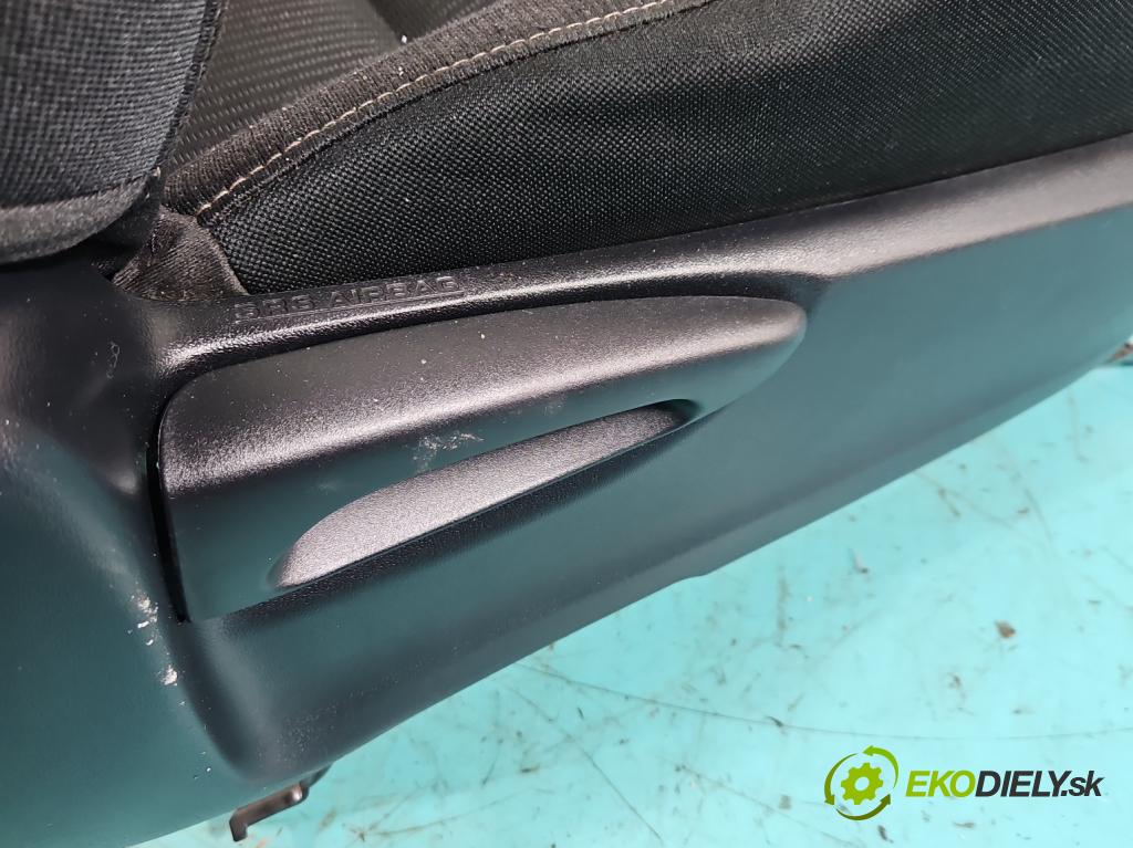 Toyota Rav4 IV 2013-2018 2.0 D4D 124hp manual 91 kW 1998 cm3 5- Sedačka pravý  (Sedadlo)