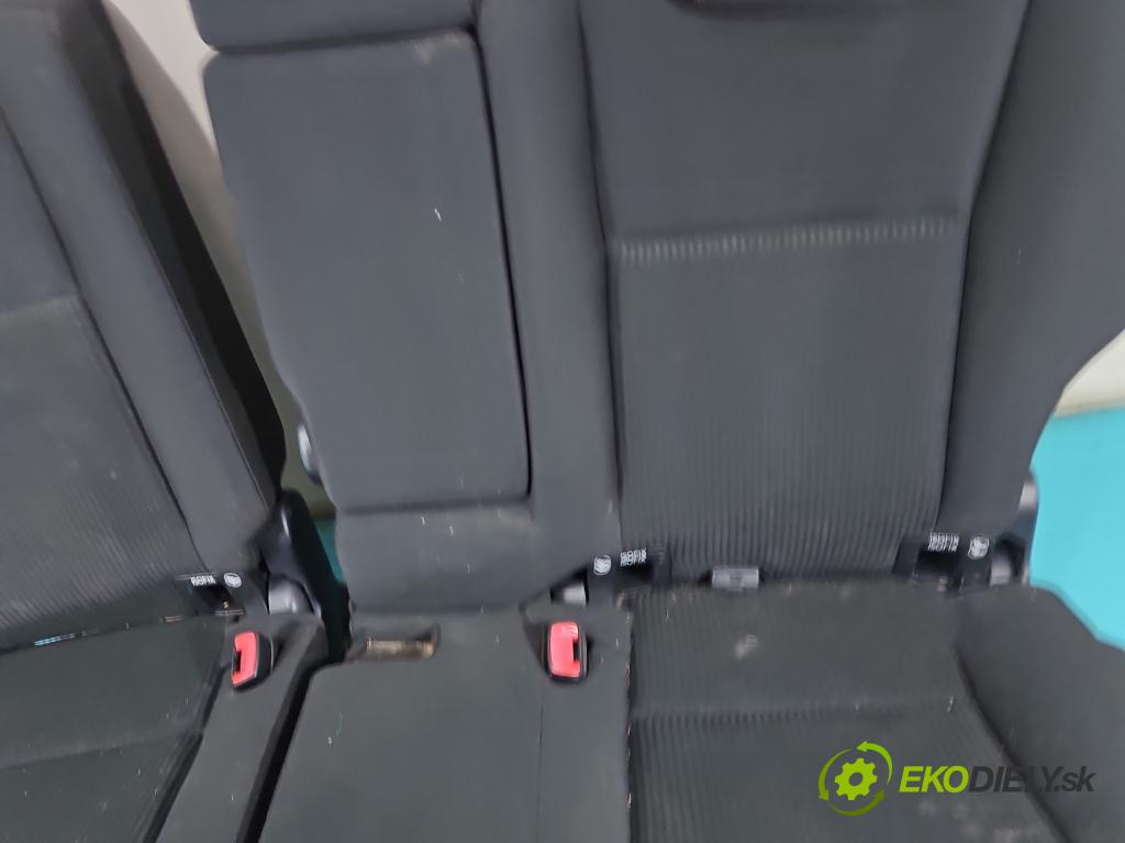Toyota Rav4 IV 2013-2018 2.0 D4D 124hp manual 91 kW 1998 cm3 5- Pohovka: zadné  (Sedadlo)