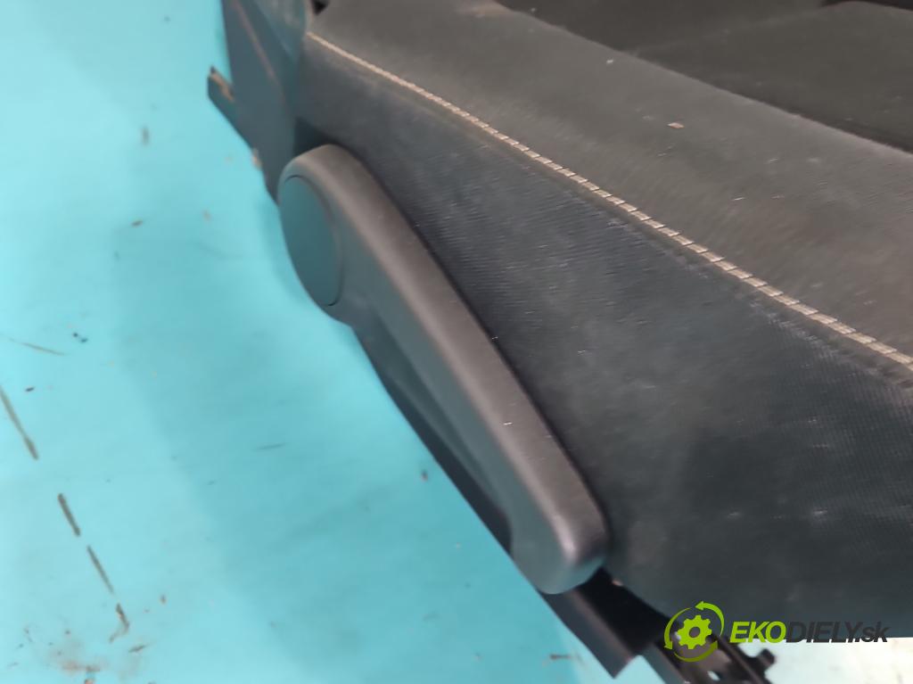 Toyota Rav4 IV 2013-2018 2.0 D4D 124hp manual 91 kW 1998 cm3 5- Pohovka: zadné  (Sedadlo)