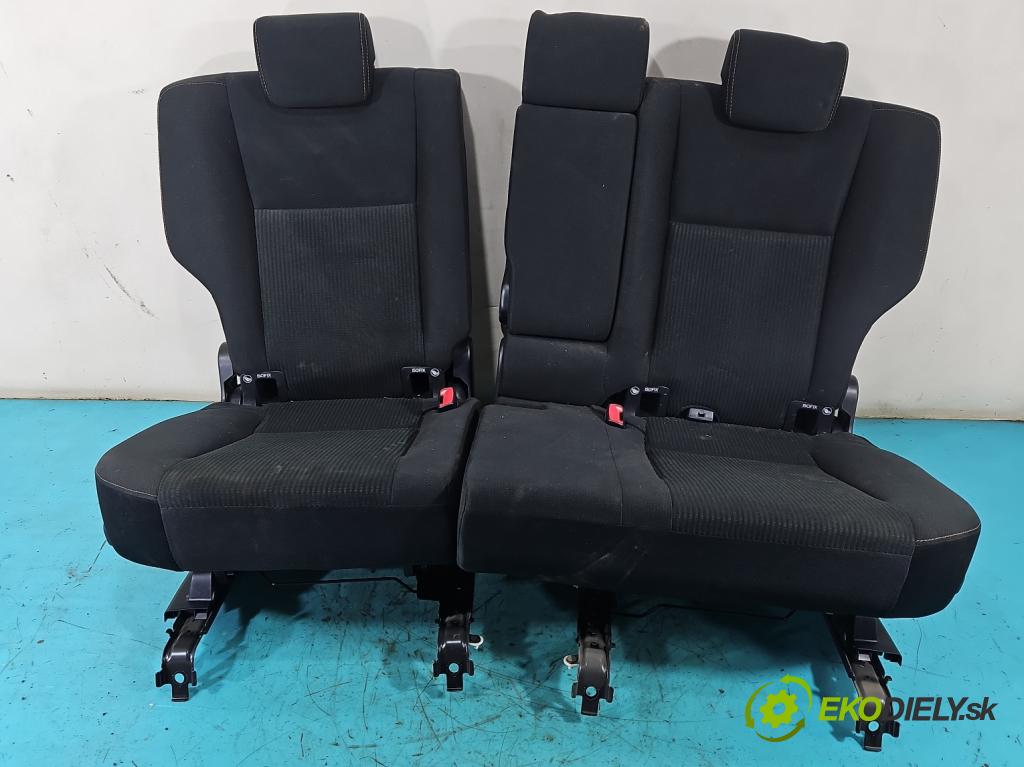 Toyota Rav4 IV 2013-2018 2.0 D4D 124hp manual 91 kW 1998 cm3 5- Pohovka: zadné  (Sedadlo)