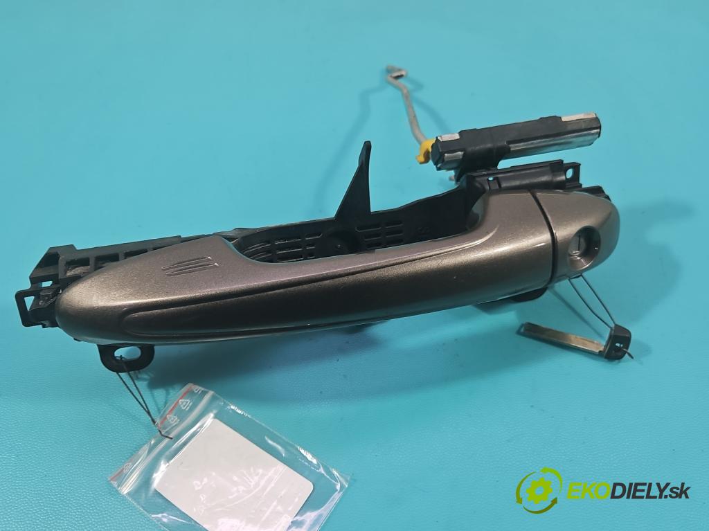 Toyota Rav4 IV 2013-2018 2.0 D4D 124hp manual 91 kW 1998 cm3 5- rukoväť predné ľavé mimo:  (Kľučka dverí vonkajšia predná ľavá)