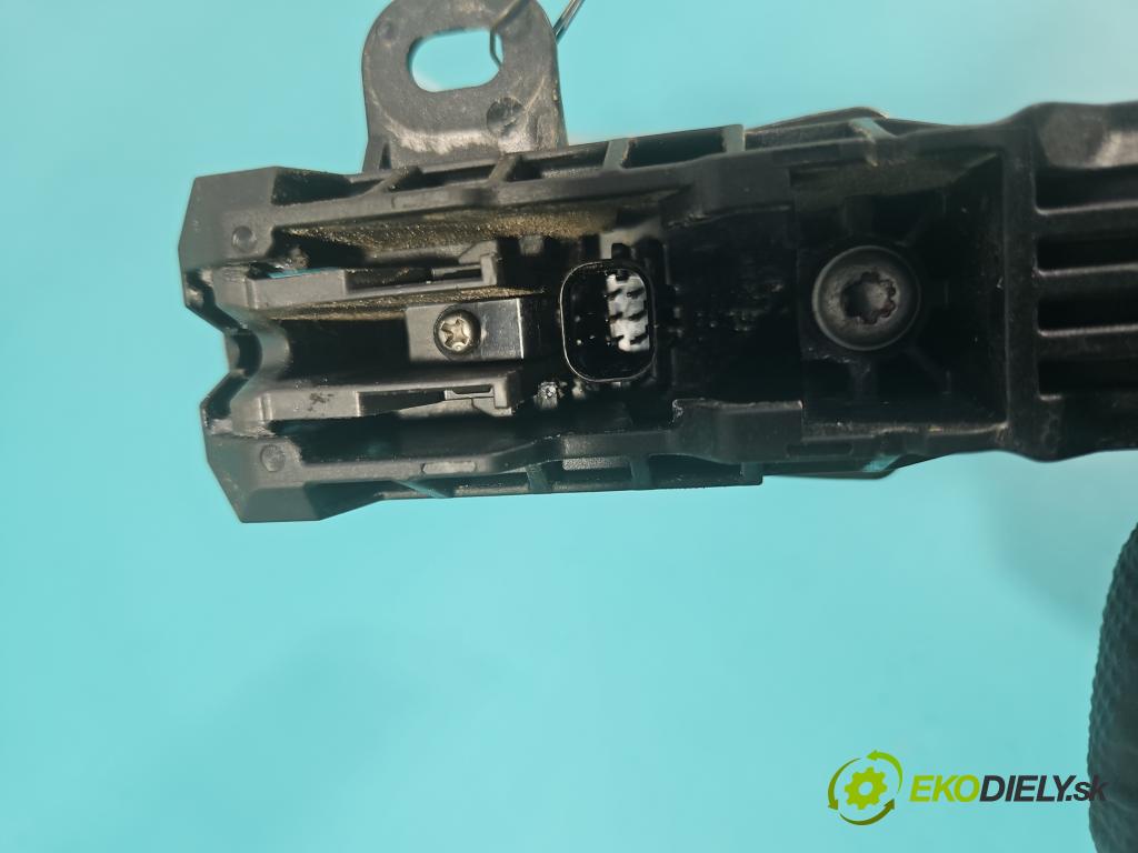 Toyota Rav4 IV 2013-2018 2.0 D4D 124hp manual 91 kW 1998 cm3 5- rukoväť predné ľavé mimo:  (Kľučka dverí vonkajšia predná ľavá)