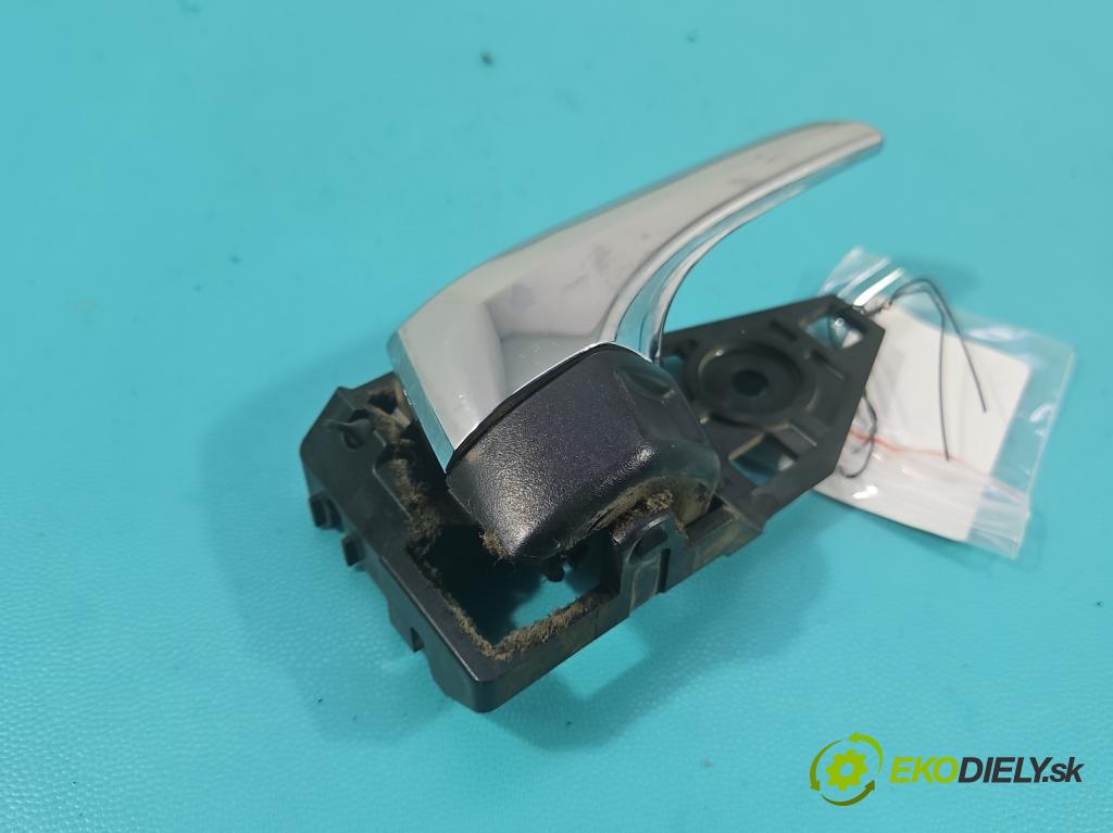 Toyota Rav4 IV 2013-2018 2.0 D4D 124 hp manual 91 kW 1998 cm3 5- klika uvnitř: přední pravé