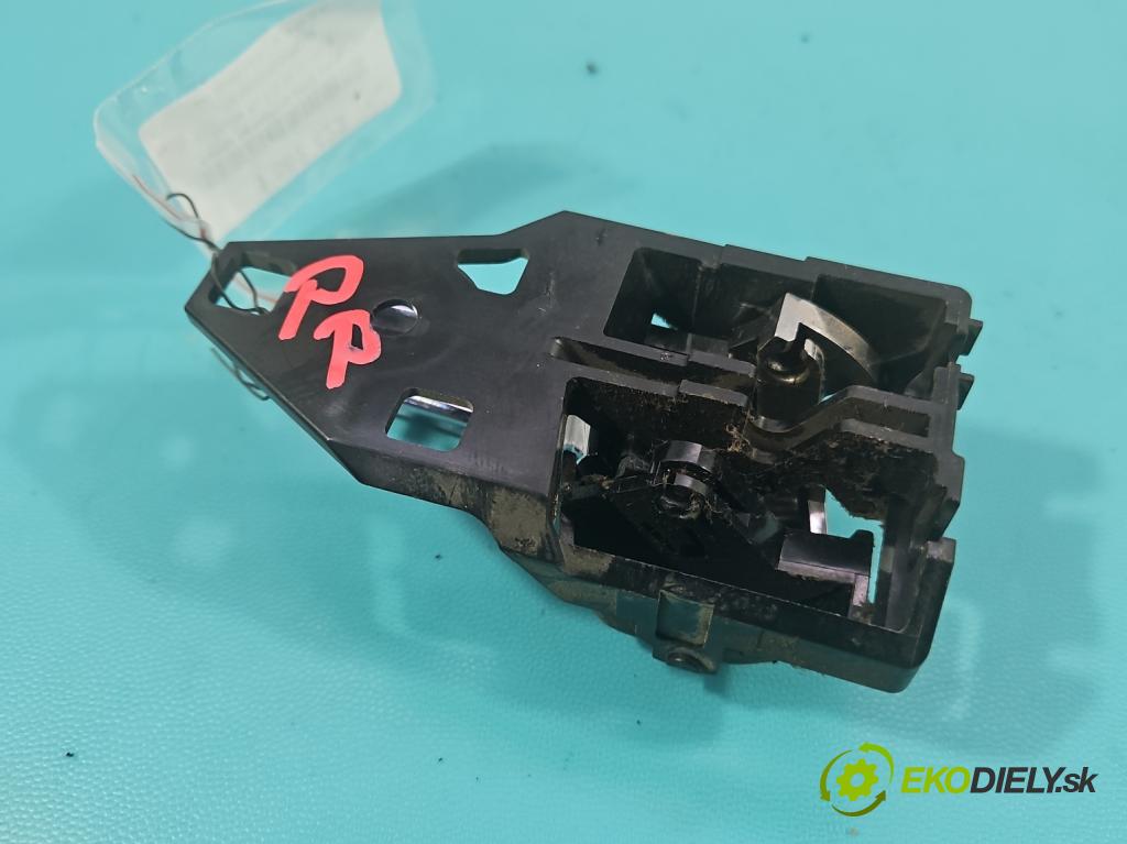 Toyota Rav4 IV 2013-2018 2.0 D4D 124 hp manual 91 kW 1998 cm3 5- klika uvnitř: přední pravé