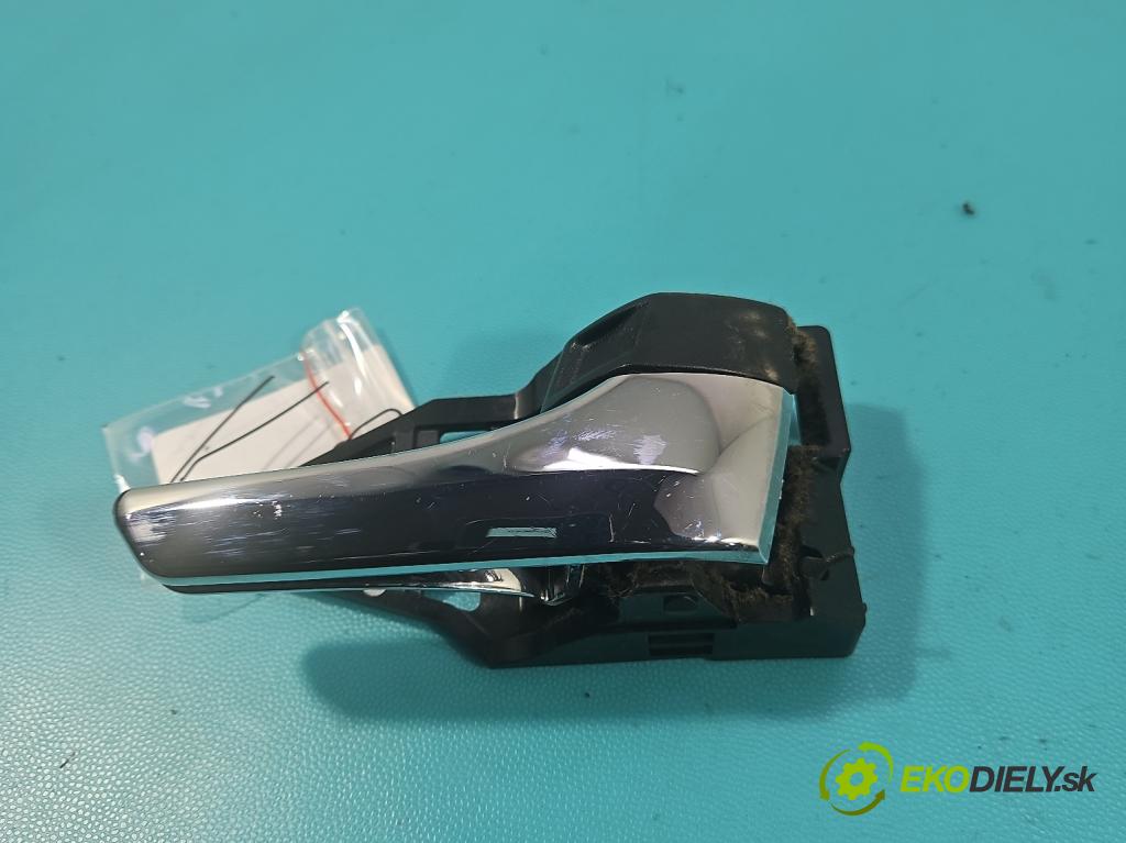 Toyota Rav4 IV 2013-2018 2.0 D4D 124 hp manual 91 kW 1998 cm3 5- klika uvnitř: přední pravé