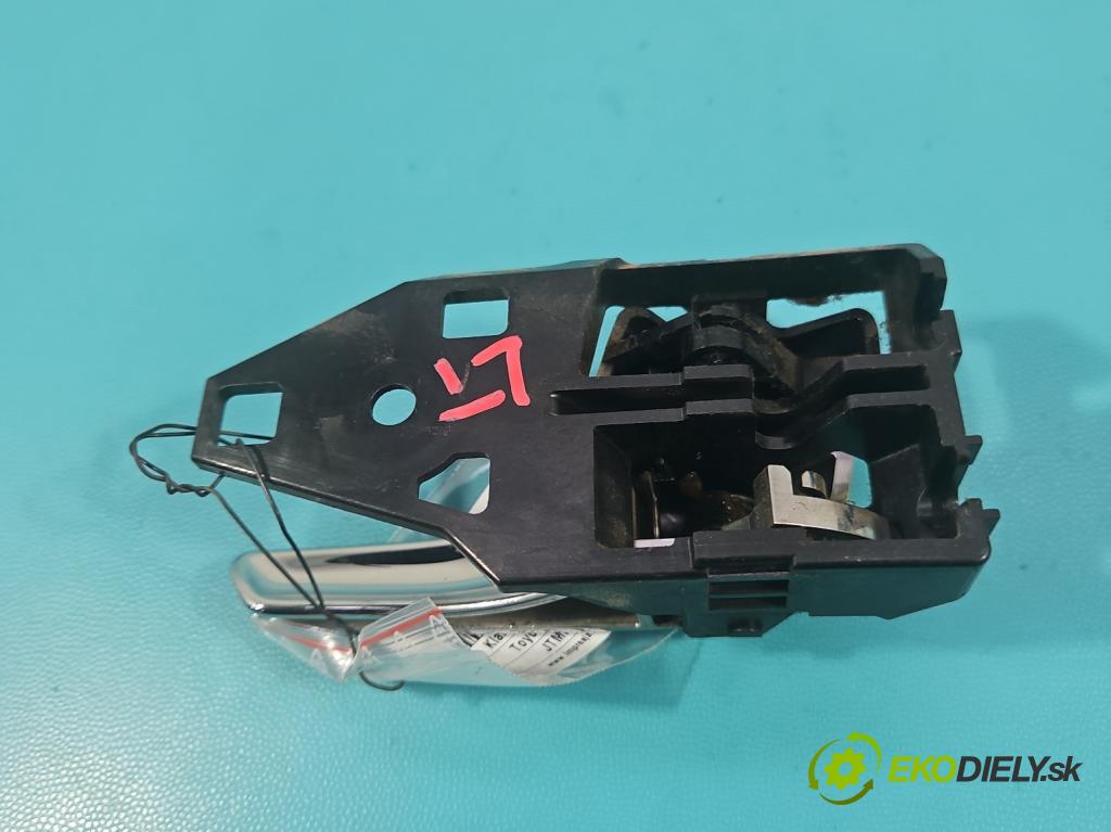 Toyota Rav4 IV 2013-2018 2.0 D4D 124hp manual 91 kW 1998 cm3 5- rukoväť uvnitř: zadné ľavé