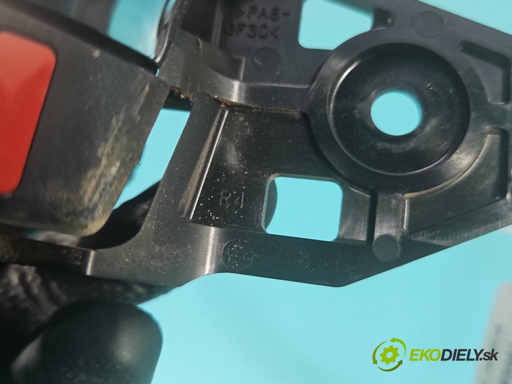 Toyota Rav4 IV 2013-2018 2.0 D4D 124hp manual 91 kW 1998 cm3 5- rukoväť uvnitř: zadné pravé  (Kľučka dverí ostatné)