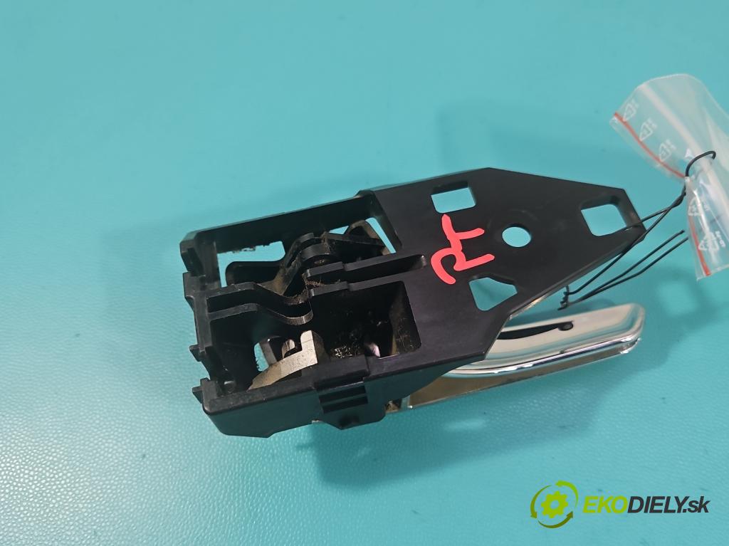 Toyota Rav4 IV 2013-2018 2.0 D4D 124hp manual 91 kW 1998 cm3 5- rukoväť uvnitř: zadné pravé  (Kľučka dverí ostatné)